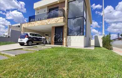 Imagem: A casa possui 4 Dormitórios, 3 Suítes, 1 Banheiro, 4 Vagas