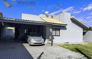 Imagem: A casa possui 2 Dormitórios, 1 Banheiro, 3 Vagas na garagem