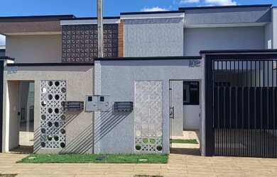 Imagem: A casa possui 2 Dormitórios, 1 Suíte, 1 Banheiro, 2 Vagas