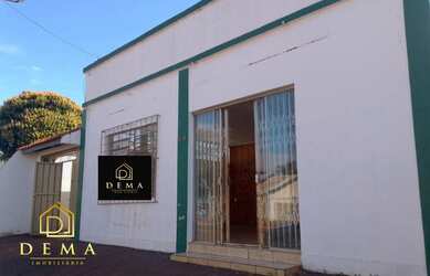 Imagem: O depósito possui 2 Banheiros, 100m² de Área Privada e está