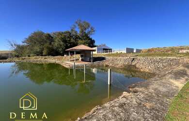 Imagem: A chácara possui 21000m² de Área e está localizado em Pr