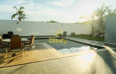 Imagem: A casa possui 1 Dormitório, 3 Suítes, 5 Vagas na garagem