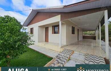 Imagem: A casa possui 3 Dormitórios, 1 Banheiro, 70m² de Área Privada