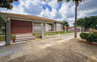 Imagem: A casa possui 3 Dormitórios, 1 Suíte, 3 Banheiros, 1 Vaga