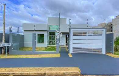 Imagem: A casa possui 2 Dormitórios, 1 Suíte, 1 Banheiro, 134m² de