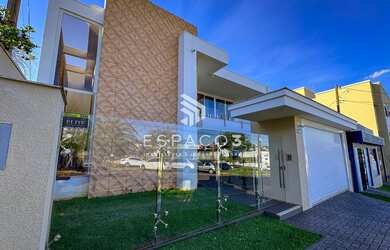 Imagem 2: Casa alto padrão a venda localizada no centro em Medianeira PR