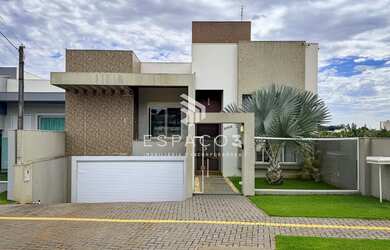 Imagem: A casa possui 2 Dormitórios, 1 Suíte, 2 Banheiros, 4 Vagas