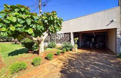 Imagem: A casa possui 1 Dormitório, 1 Suíte, 2 Banheiros, 114m² de