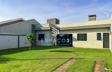 Imagem: A casa possui 1 Dormitório, 1 Banheiro, 1 Vaga na garagem