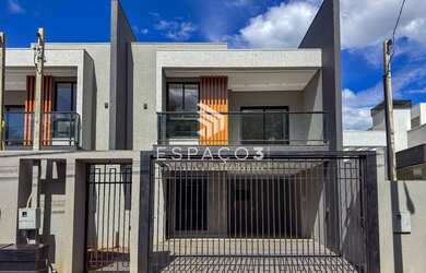 Imagem: A casa possui 2 Dormitórios, 1 Suíte, 1 Banheiro, 2 Vagas