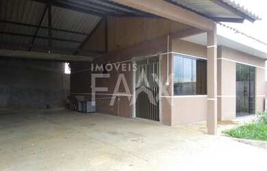 Imagem: A casa possui 2 Dormitórios, 1 Banheiro, 3 Vagas na garagem