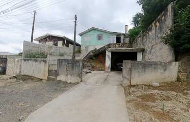 Imagem: A casa possui 3 Dormitórios, 1 Banheiro, 1 Vaga na garagem