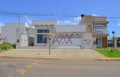 Imagem: A casa possui 2 Dormitórios, 1 Suíte, 1 Banheiro, 4 Vagas