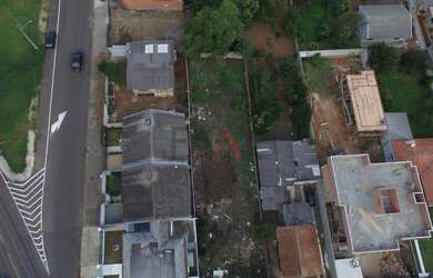 Imagem: O terreno possui 607m² de Área e está localizado em Alto