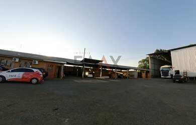 Imagem: O depósito possui 1 Banheiro, 162m² de Área Privada e está