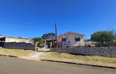 Imagem: A casa possui 2 Dormitórios, 1 Banheiro, 1 Vaga na garagem
