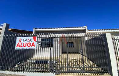 Imagem: A casa possui 2 Dormitórios, 1 Banheiro, 2 Vagas na garagem