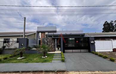 Imagem: A casa possui 3 Dormitórios, 1 Suíte, 2 Banheiros, 3 Vagas