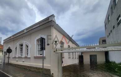 Imagem: A loja possui 1 Banheiro, 1 Vaga na garagem e está localizado