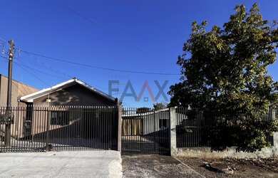 Imagem: A casa possui 5 Dormitórios, 2 Banheiros, 150m² de Área Privada