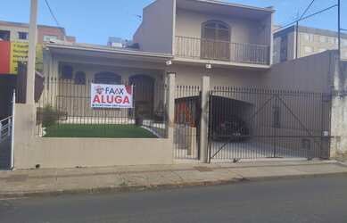 Imagem: A casa possui 5 Dormitórios, 1 Suíte, 4 Banheiros, 4 Vagas