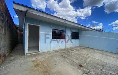 Imagem: A casa possui 2 Dormitórios, 1 Banheiro, 1 Vaga na garagem