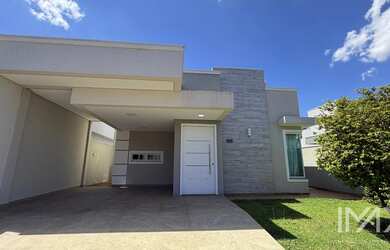 Imagem: A casa em condomínio possui 2 Dormitórios, 1 Suíte, 2 Vagas