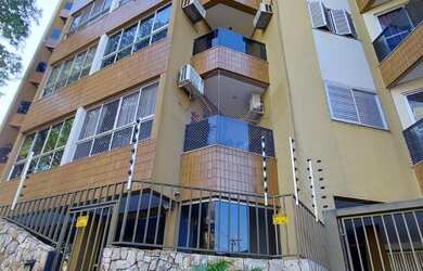 Imagem: O apartamento possui 2 Dormitórios, 1 Suíte, 2 Banheiros