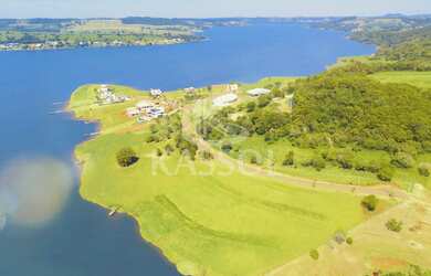 Imagem: O terreno possui 2143m² de Área e está localizado em Marinas