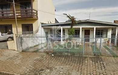 Imagem: O terreno possui 3 Dormitórios, 1 Suíte, 1 Banheiro, 2 Vagas