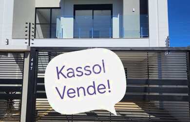 Imagem: A casa possui 3 Dormitórios, 3 Suítes, 3 Banheiros, 2 Vagas