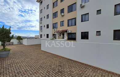 Imagem: O apartamento possui 2 Dormitórios, 1 Banheiro, 2 Vagas na