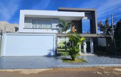 Imagem: A casa possui 4 Dormitórios, 4 Suítes, 5 Banheiros, 4 Vagas