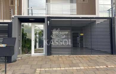 Imagem: A casa possui 2 Dormitórios, 1 Suíte, 2 Banheiros, 2 Vagas