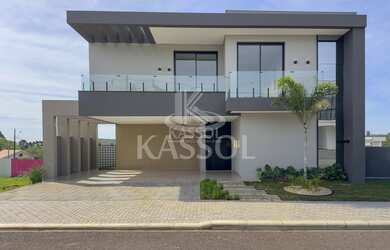 Imagem: A casa em condomínio possui 4 Dormitórios, 4 Suítes, 4 Banheiros