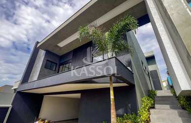 Imagem: A casa possui 4 Dormitórios, 4 Suítes, 4 Banheiros, 4 Vagas