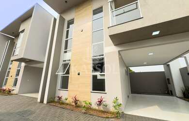 Imagem: A casa em condomínio possui 2 Dormitórios, 1 Suíte, 2 Banheiros