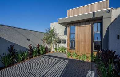 Imagem: A casa possui 1 Dormitório, 1 Suíte, 2 Banheiros, 2 Vagas