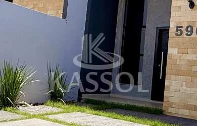 Imagem: A casa possui 2 Dormitórios, 1 Suíte, 2 Banheiros, 2 Vagas