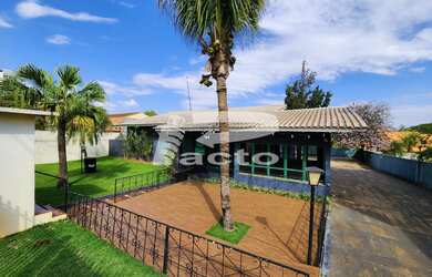 Imagem: A casa possui 3 Dormitórios, 1 Suíte, 3 Banheiros, 2 Vagas