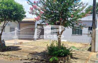 Imagem: A casa possui 2 Dormitórios, 1 Suíte, 2 Banheiros, 1 Vaga