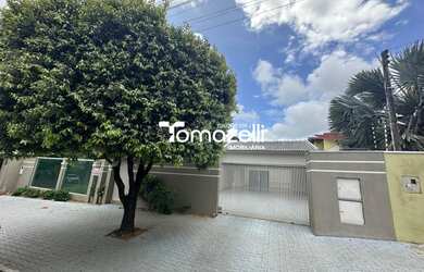 Imagem: A casa possui 3 Dormitórios, 1 Suíte, 2 Banheiros, 4 Vagas