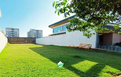 Imagem: O terreno possui 425m² de Área e está localizado em Foz do