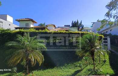 Imagem: A casa possui 3 Dormitórios, 2 Suítes, 3 Banheiros, 8 Vagas