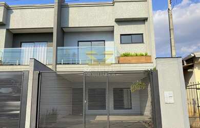 Imagem: A casa possui 3 Dormitórios, 1 Suíte, 2 Banheiros, 2 Vagas