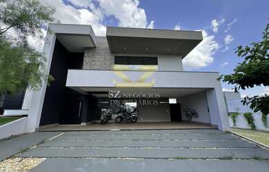 Imagem: A casa em condomínio possui 3 Dormitórios, 3 Suítes, 3 Banheiros