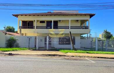 Imagem: A casa possui 4 Dormitórios, 2 Suítes, 3 Banheiros, 4 Vagas