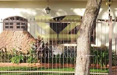 Imagem: A casa possui 3 Dormitórios, 1 Suíte, 2 Banheiros, 4 Vagas