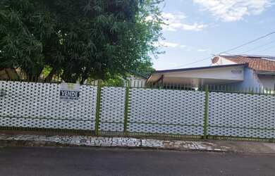 Imagem: A casa possui 3 Dormitórios, 1 Suíte, 2 Banheiros, 3 Vagas