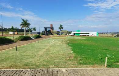 Imagem: O terreno à venda possui 331m² de Área e Imóvel novo e está